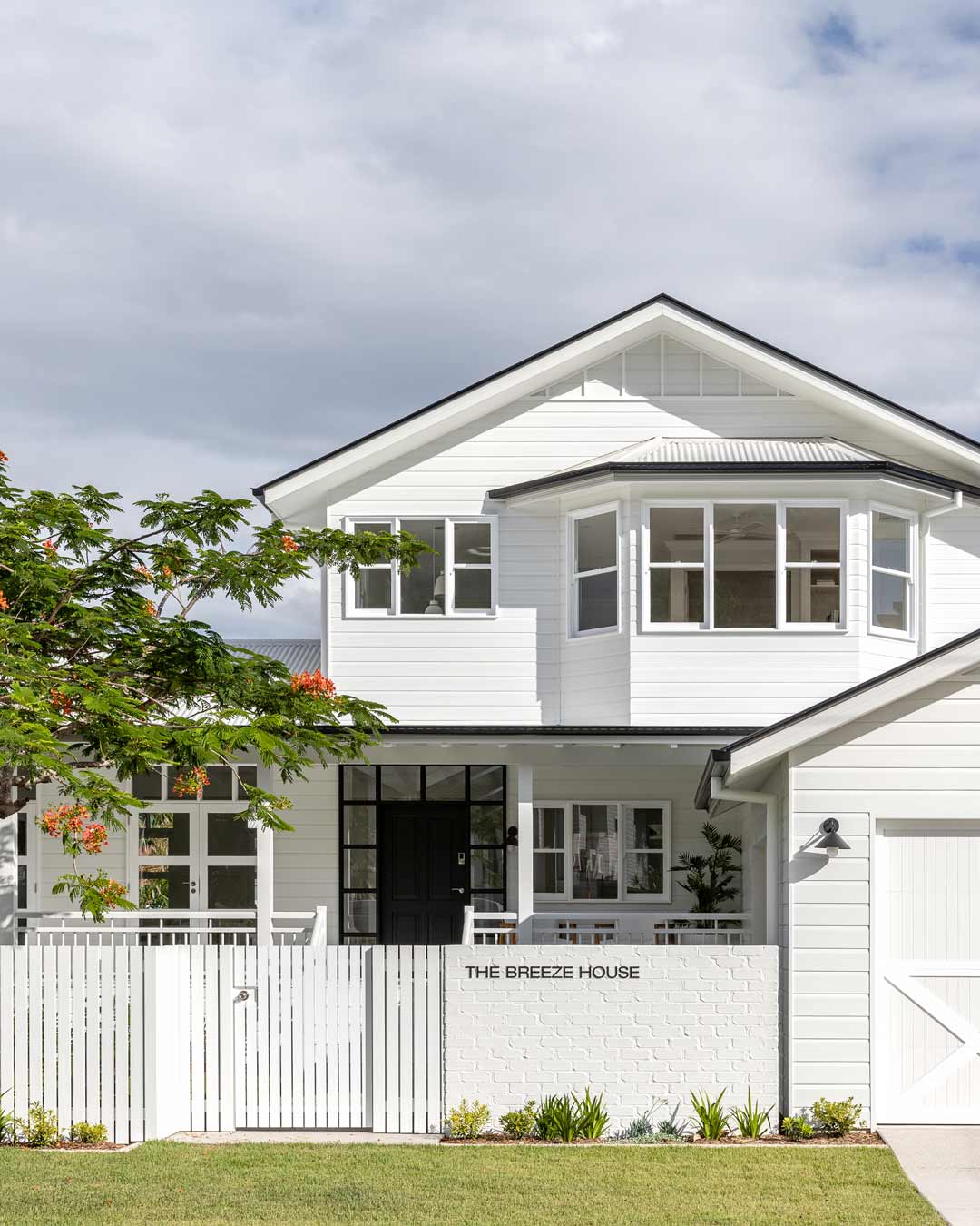 A-coastal-meets-hamptons-meets-queenslander-home-on-the-Gold-Coast
