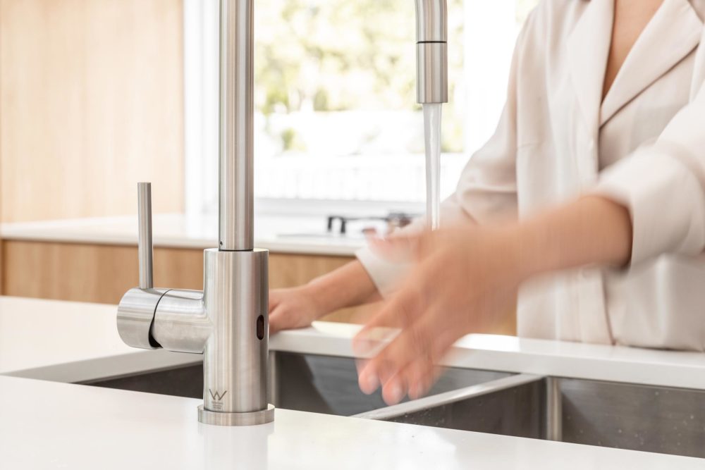 ABI-sensor-tap-is-a-hygenic-option-for-your-kitchen-as-you-can-use-the-handle-or-the-sensor-1000x667-1