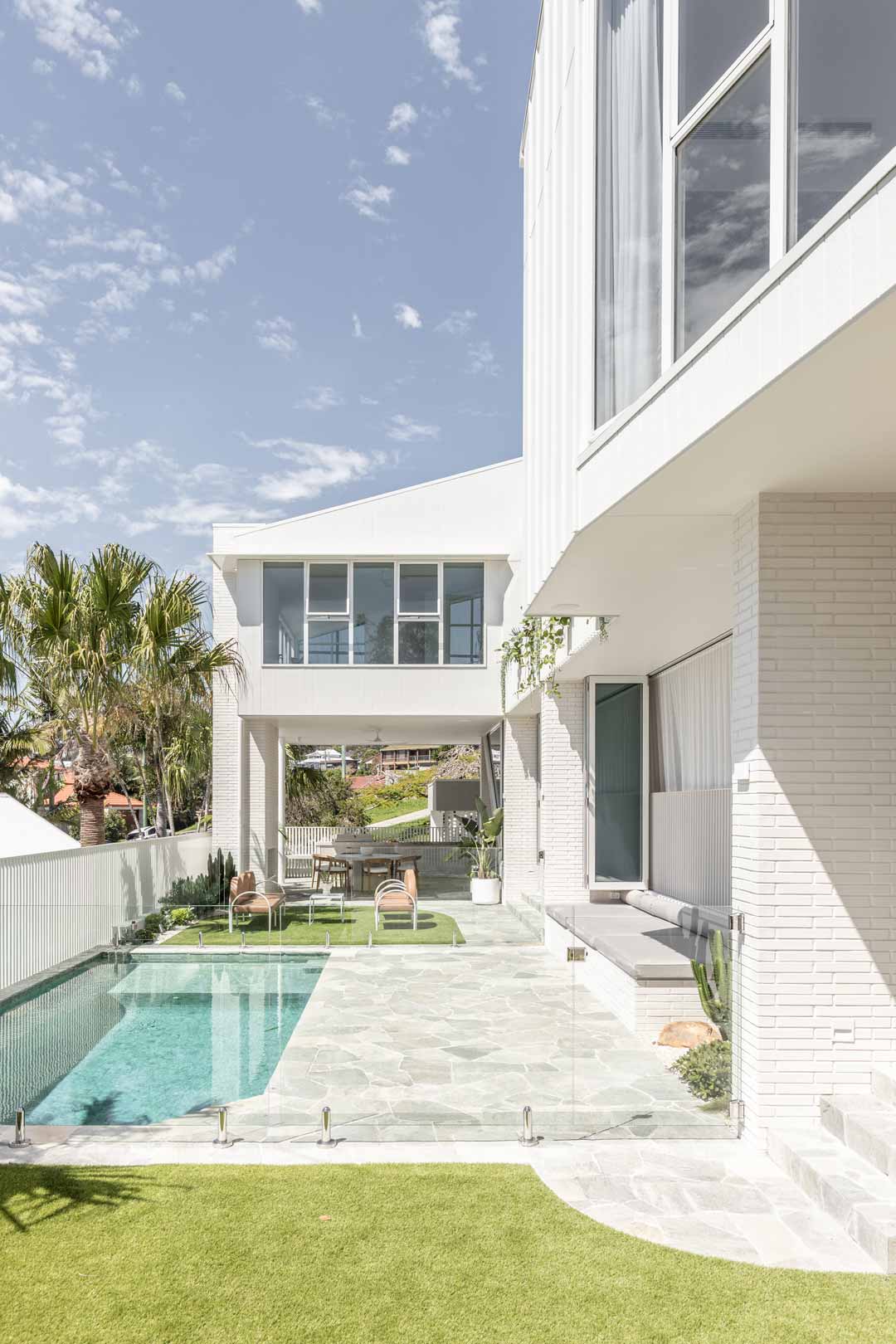Australian-luxury-beach-house-with-swimming-pool-and-outdoor-entertaining-area.jpg?format=webp&width=1040