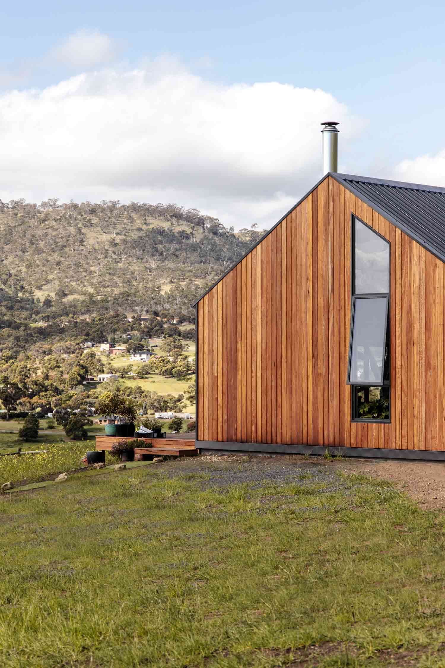 Barndominium-home-in-a-country-location-with-timber-panelling