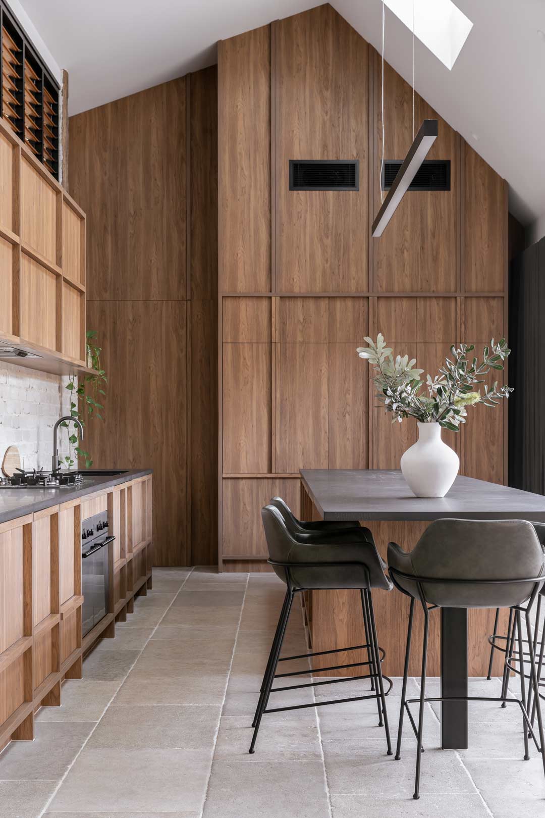 Blackbutt-timber-details-sandstone-flooring-and-gunmetal-tapware-in-Shelley-Crafts-Byron-Bay-home