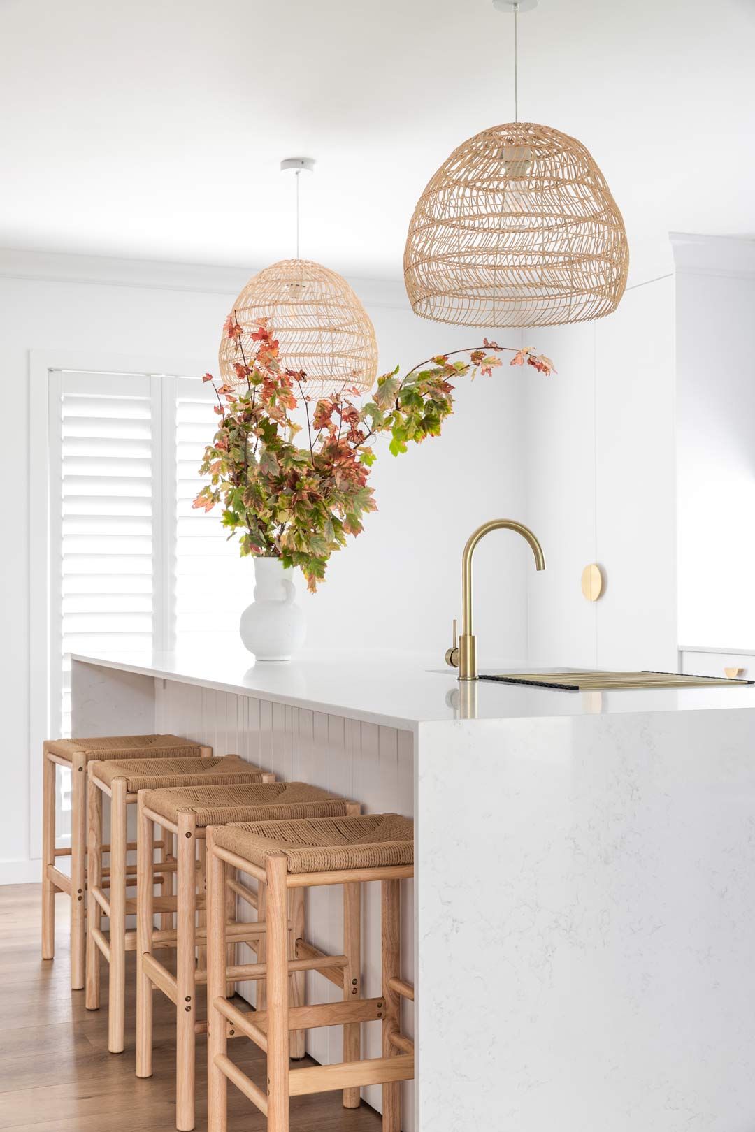 Calm-Coastal-simple-look-for-refurbishing-a-kitchen-brushed-brass-tapware-and-cabintry-pulls