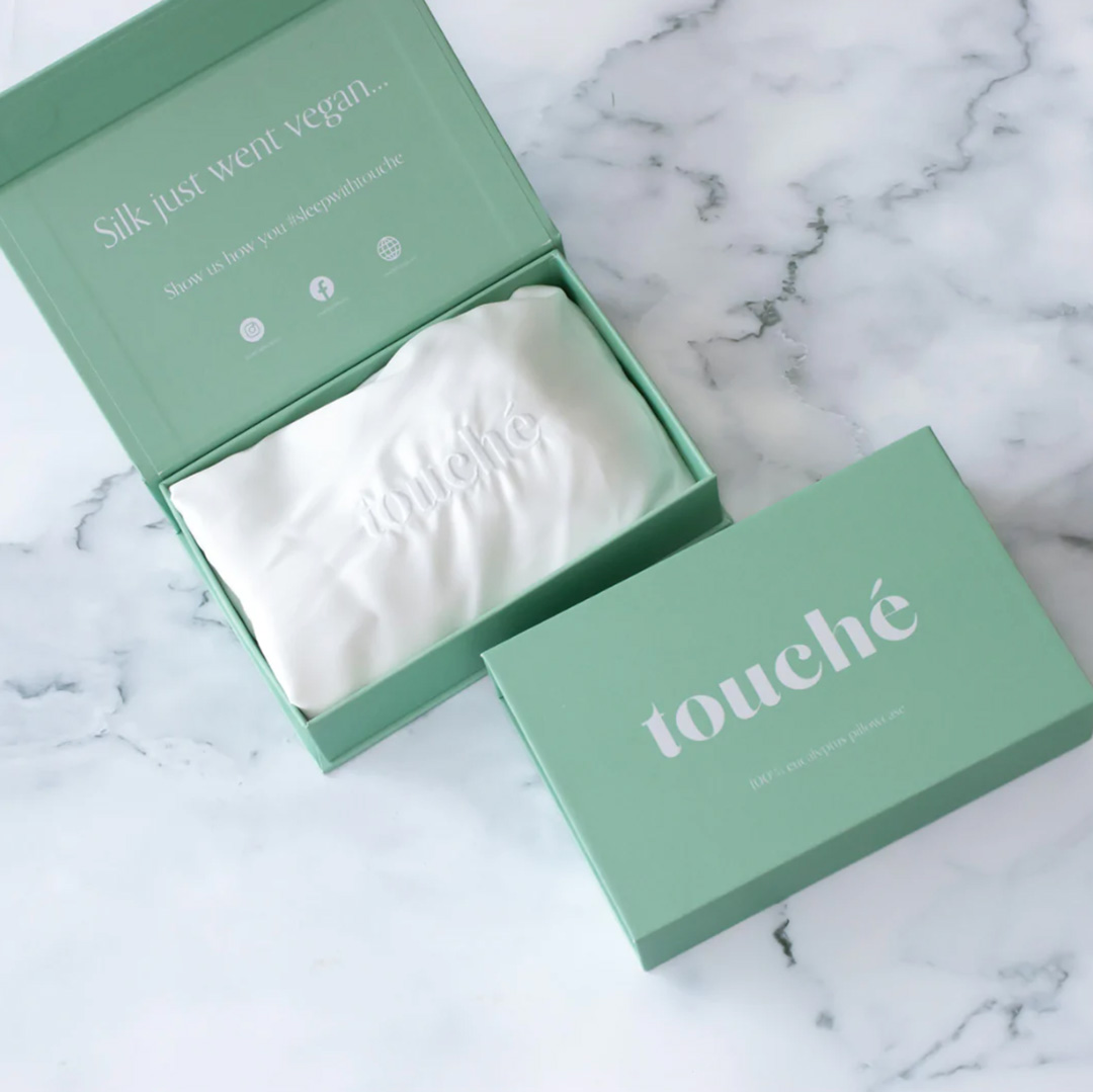 Christmas-gift-ideas-for-your-loved-ones-take-care-of-your-skin-and-hair-with-a-silk-pillow-case