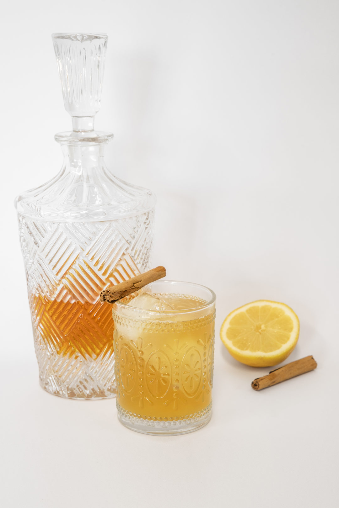 Cinnamon-and-maple-whiskey-sour-Christmas-cockatil-recipes