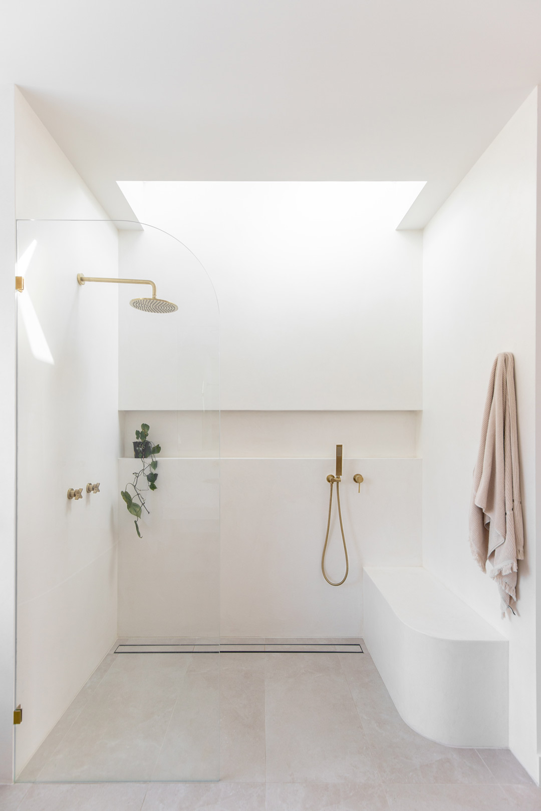 Concrete-look-micro-cement-bathroom-design-for-natural-texture-in-your-bathroom