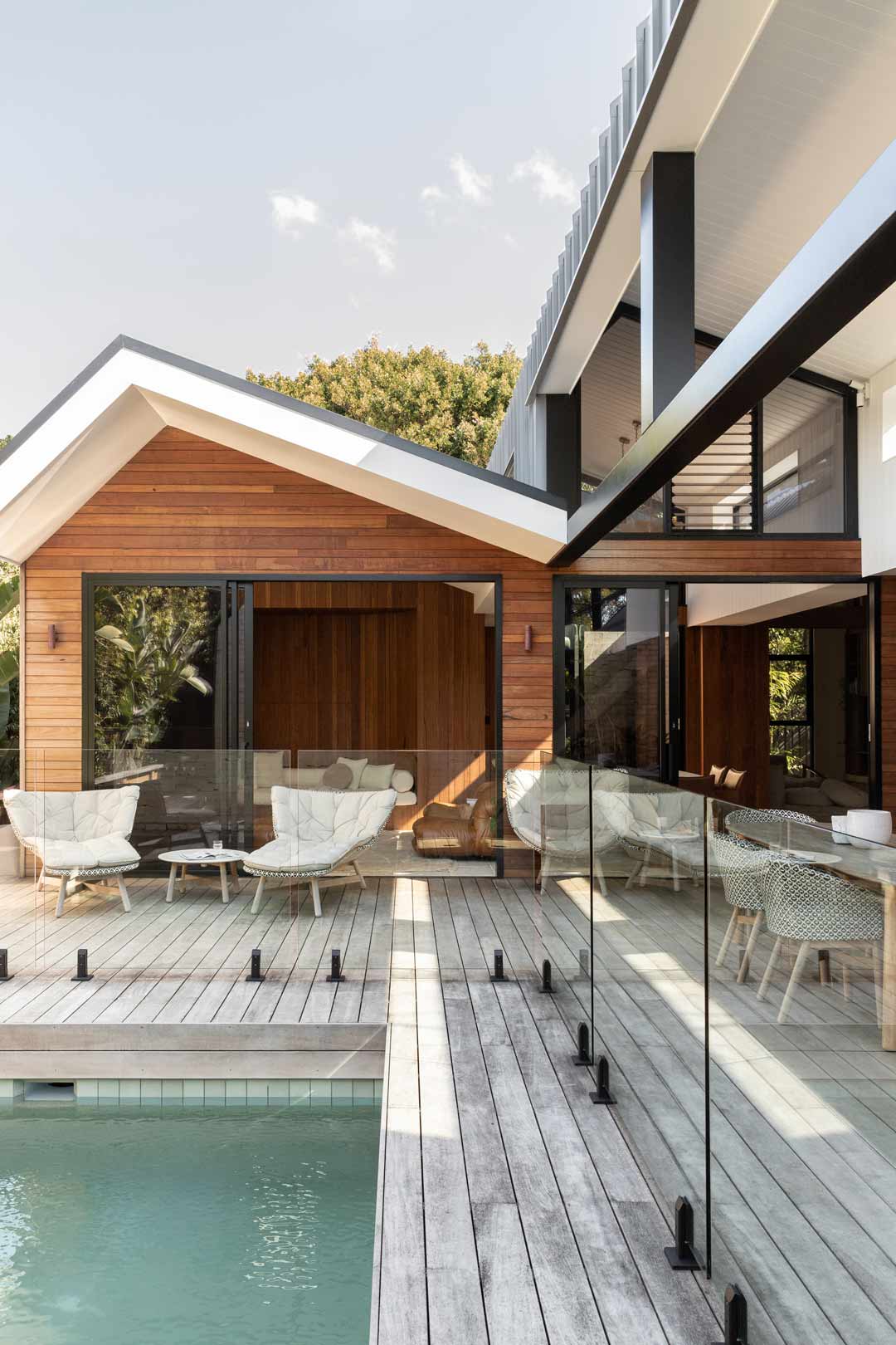 Modern-Australian-beach-house-meets-industrial-style-in-Shelley-Crafts-Pacifico-House