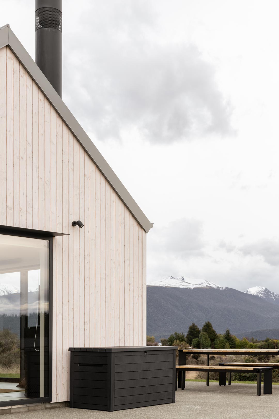 Modern-Barnhouse-Airbnb-Offers-Panoramic-New-Zealand-Views