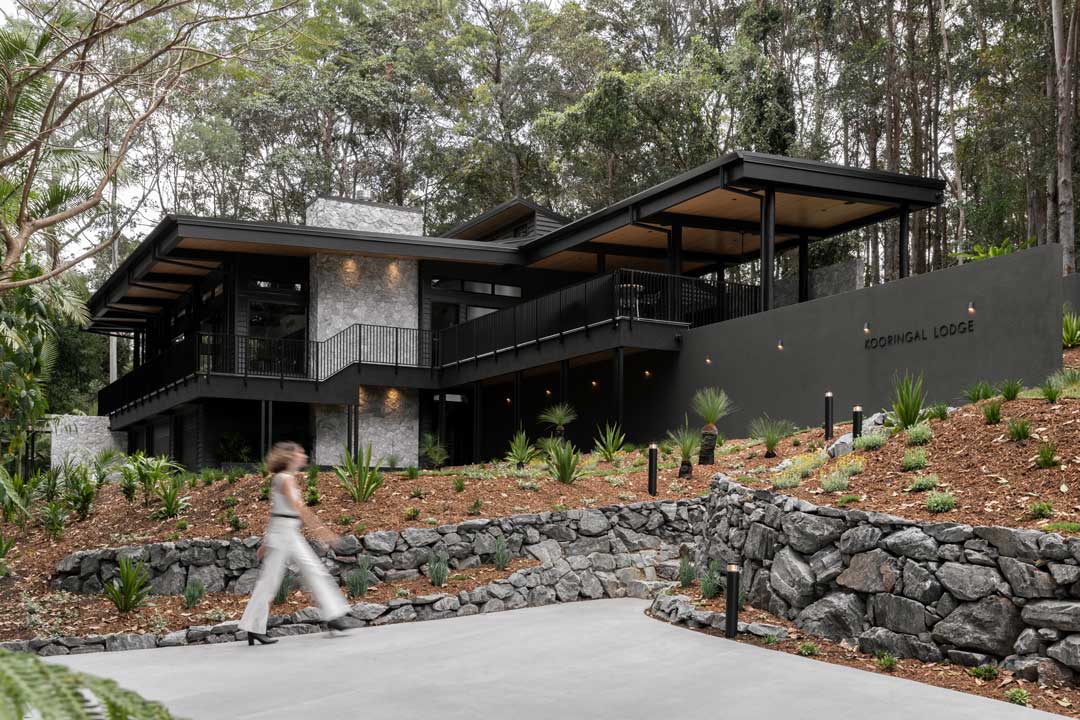 Monochomatic-exterior-of-alpine-lodge-style-home-Kooringal-Logde