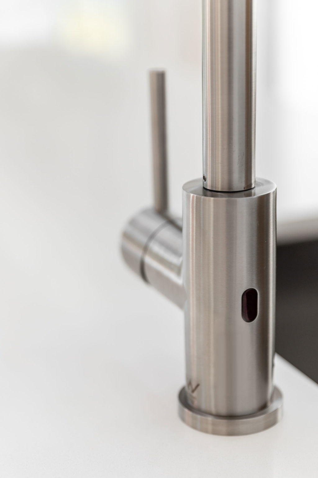 Stainless-steel-kitchen-mixer-with-a-handle-and-a-sensor-1024x1536-1