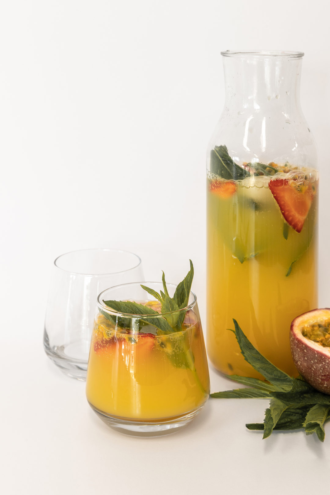Summer-Christmas-punch-receipe-with-tropical-juices-passionfruit-strawberries-and-mint