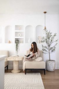 mediterranean-interior-design-with-white-rendered-wall-and-olive-tree